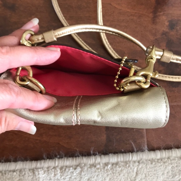 Coach mini crossbody in gold. - Picture 5 of 7